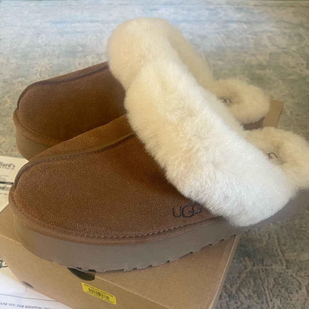 UGG slides slipper Disquette Chestnut in women’s size 10